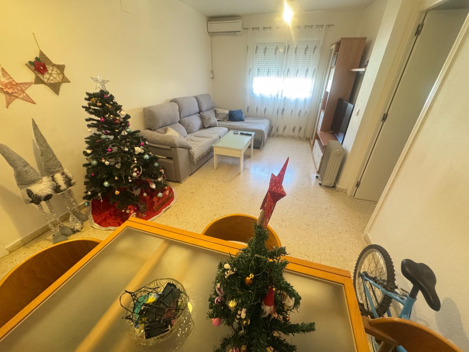 Living room of Flat for sale in Dos Hermanas  with Air Conditioner, Heating and Storage room