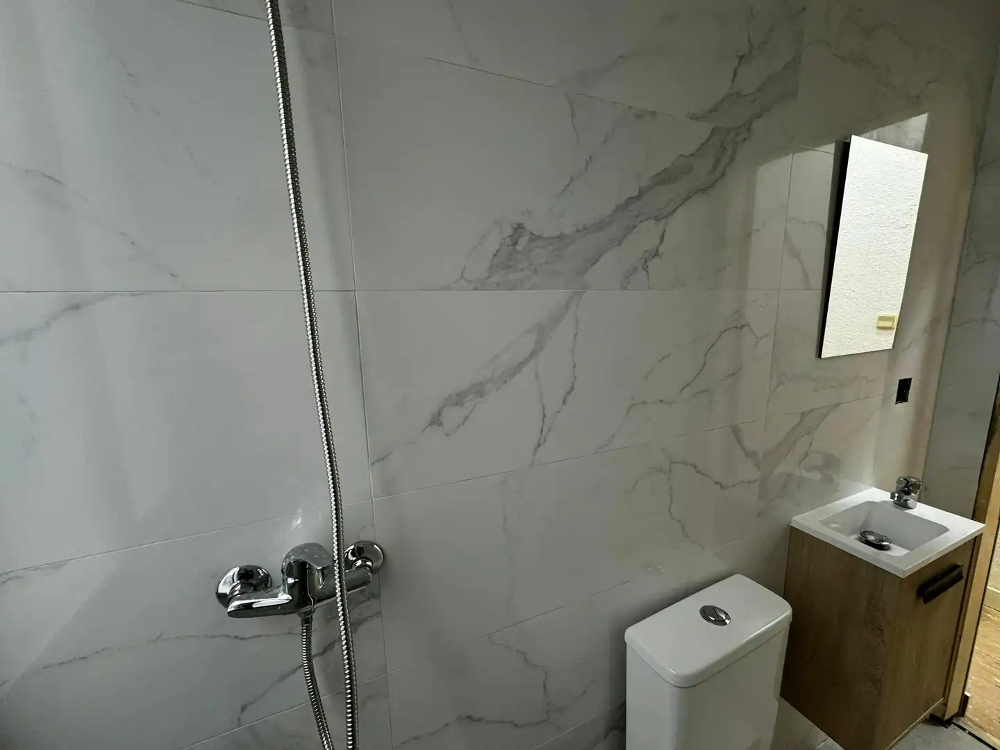 Baño de Piso para compartir en Madrid con Aire acondicionado, Calefacción y Lavadora