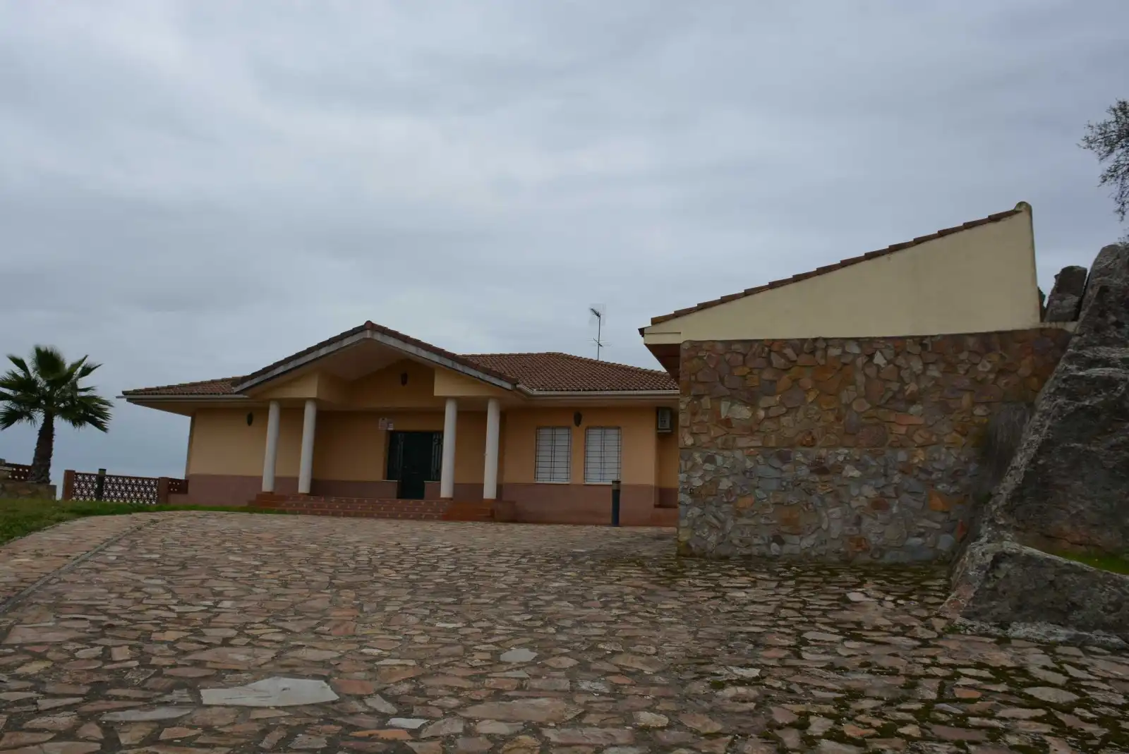 Vista exterior de Casa o xalet en venda en Medellín amb Aire condicionat, Calefacció i Jardí privat