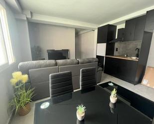 Sala d'estar de Apartament de lloguer en Alicante / Alacant amb Aire condicionat i Piscina