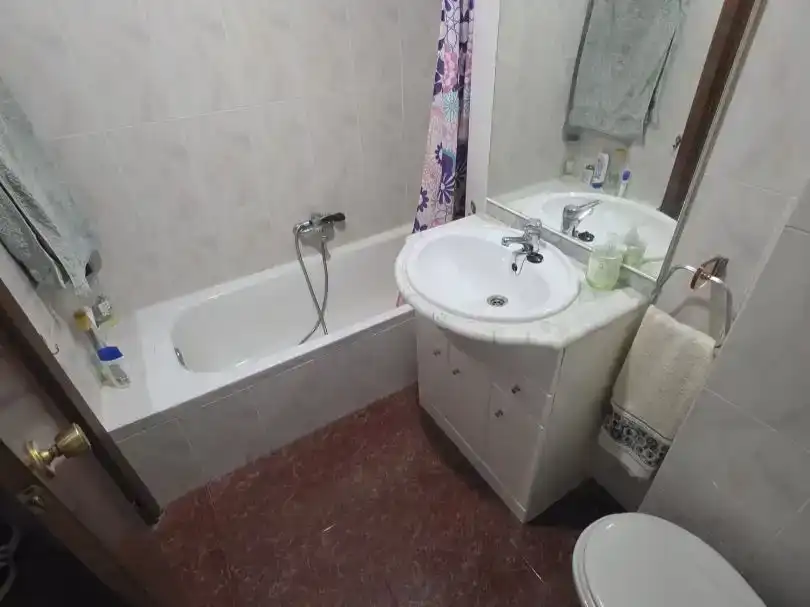 Badezimmer von Wohnung zur Miete in Cáceres mit Privatgarten, Möbliert und Balkon