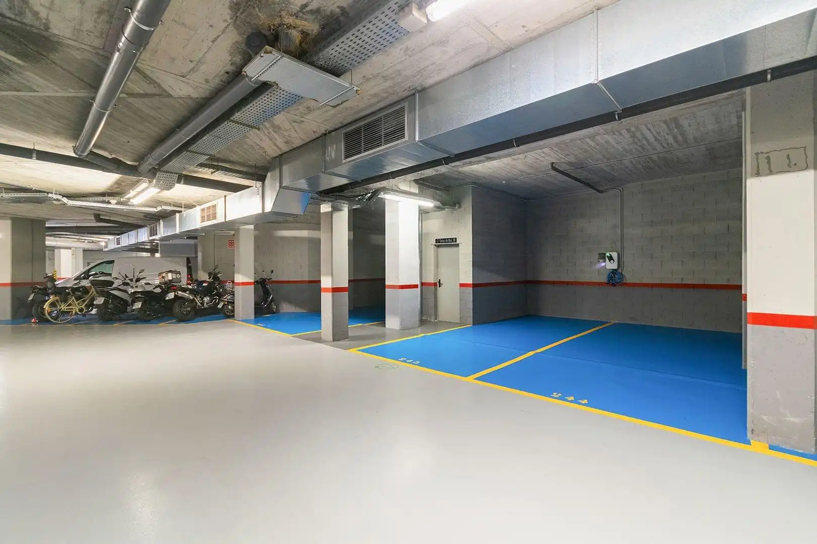 Parkplatz von Maisonette zum Verkauf in Barcelona mit Klimaanlage, Heizung und Privatgarten
