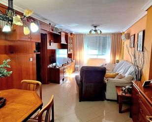 Living room of Flat for sale in  Sevilla Capital  with Air Conditioner, Heating and Furnished