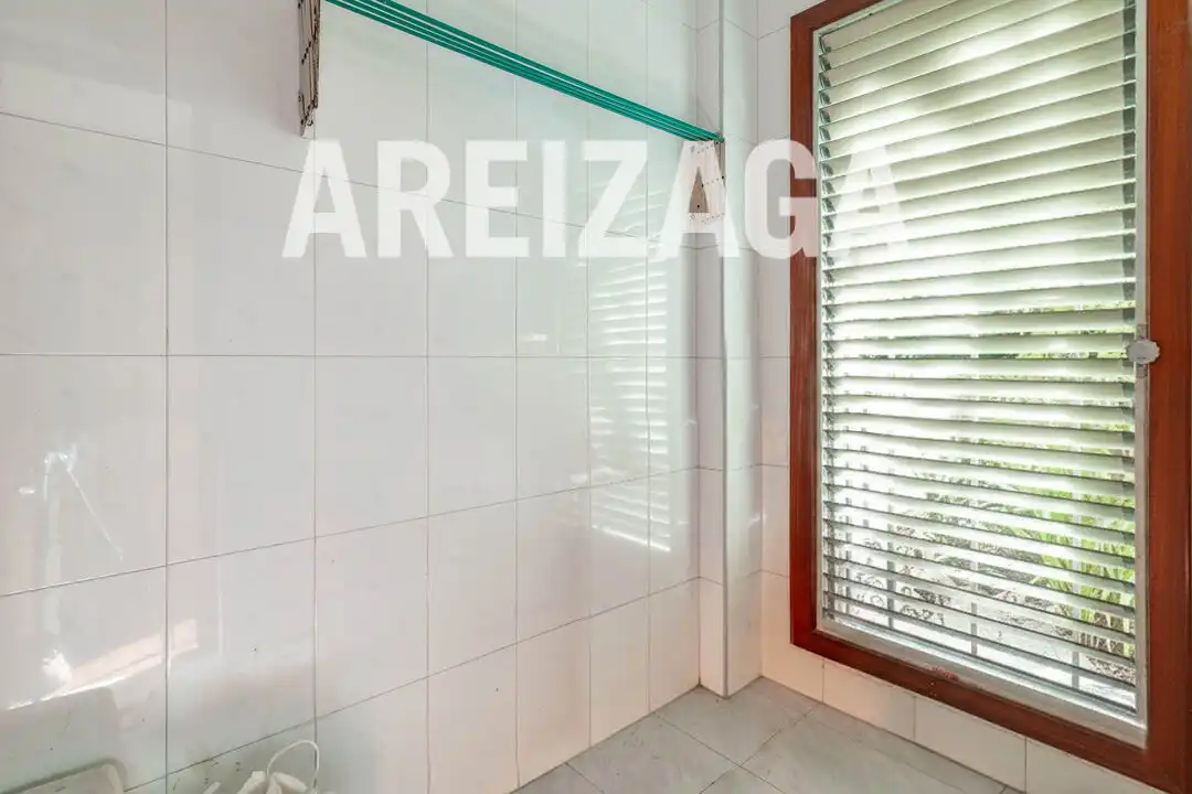 Bany de Casa o xalet en venda en Donostia - San Sebastián  amb Calefacció, Jardí privat i Terrassa