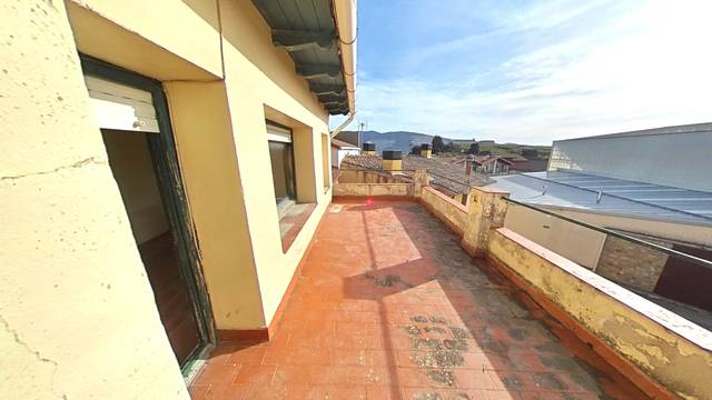 Casa adosada en Venta en La Plaza en Galar