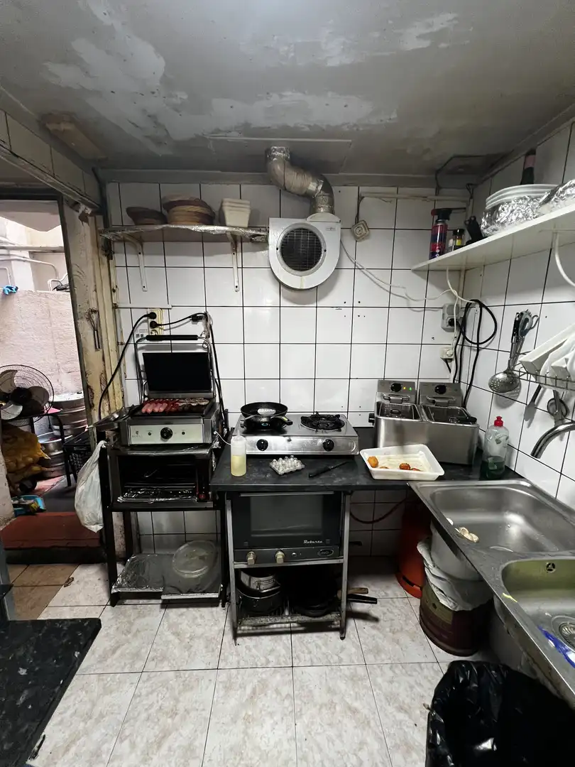 Business premises for transfer in Sants - Montjuïc, imagen 6