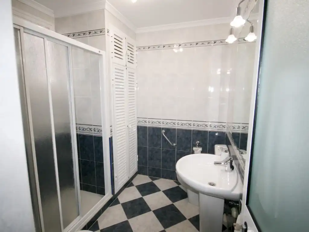 Badezimmer von Einfamilien-Reihenhaus zum Verkauf in Coín