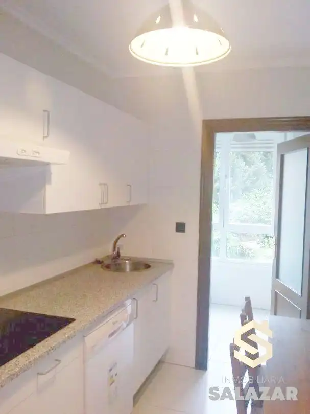 Küche von Wohnung zur Miete in Bilbao  mit Heizung, Privatgarten und Balkon