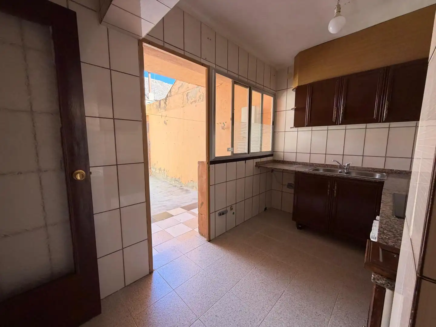 Cuina de Casa adosada en venda en Casinos amb Terrassa, Traster i Balcó