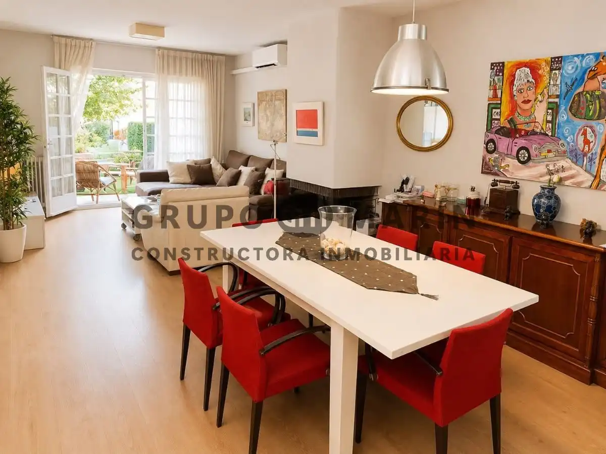 Casa aparellada amb jardí en venda a Carrer de Sant Miquel, imagen 9