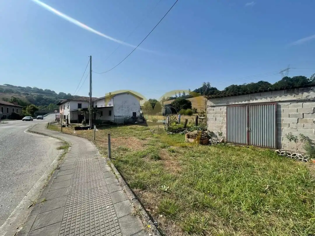 Casa o xalet en venda en Parres amb Calefacció, Jardí privat i Traster