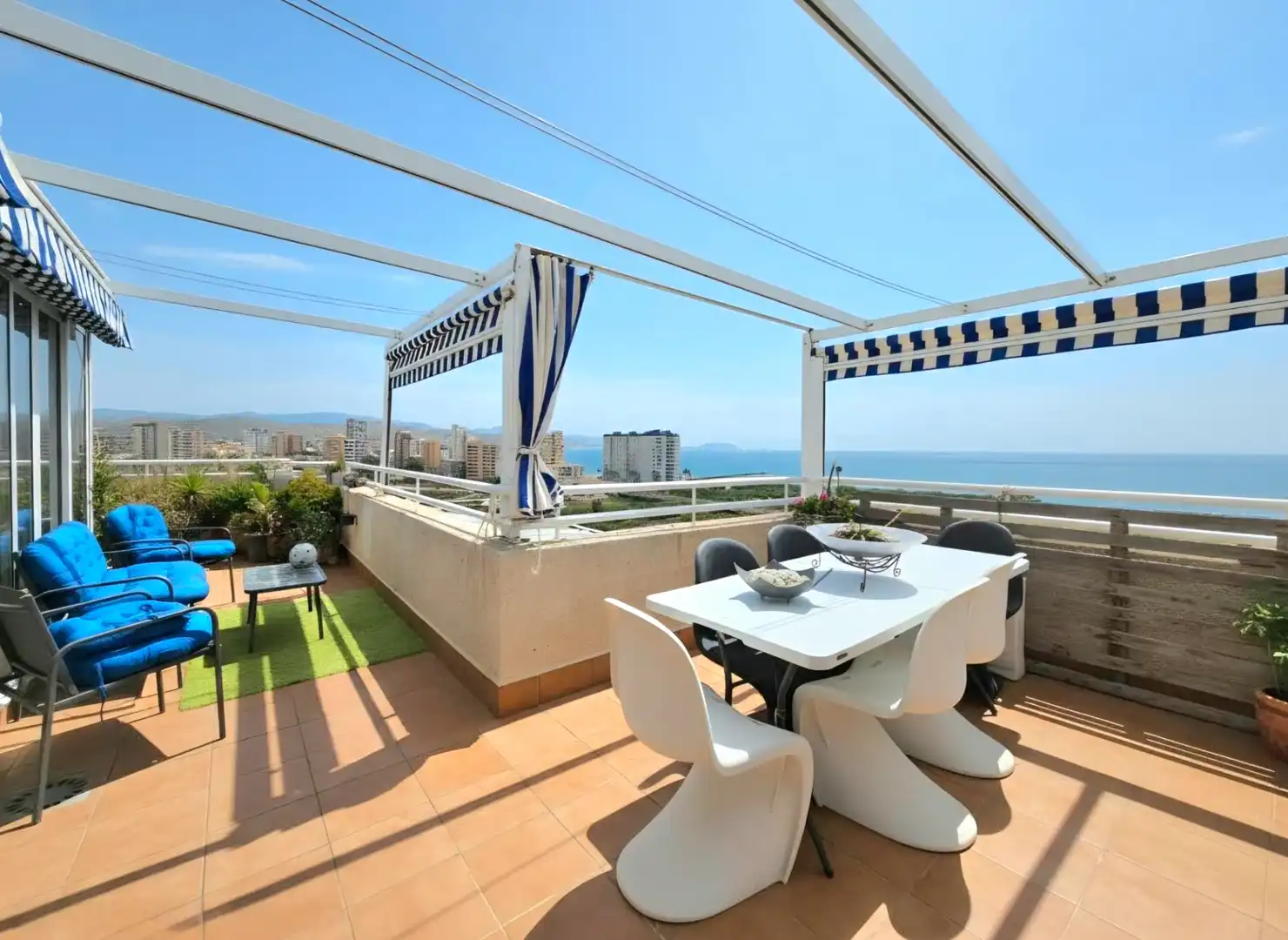 Terrasse von Dachboden zum Verkauf in El Campello mit Klimaanlage, Terrasse und Gemeinschaftspool