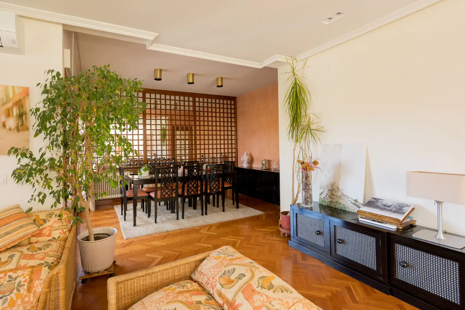 Sala d'estar de Casa o xalet en venda en Majadahonda amb Calefacció, Jardí privat i Parquet