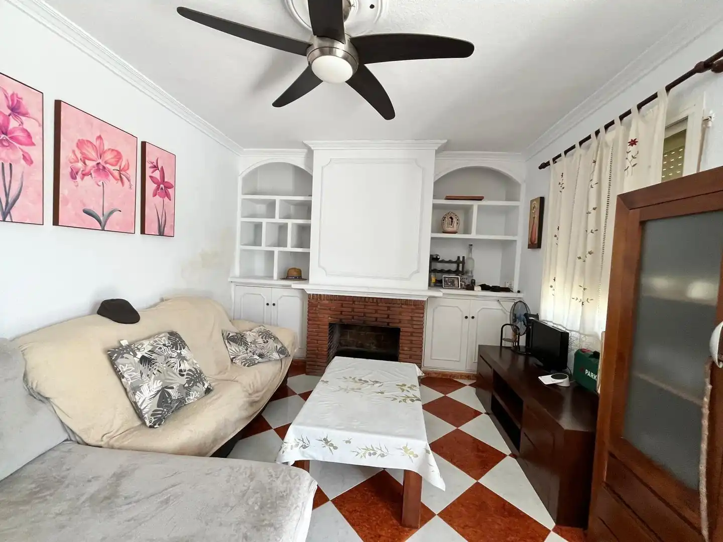 Sala d'estar de Casa o xalet en venda en Alhaurín de la Torre amb Jardí privat, Terrassa i Traster