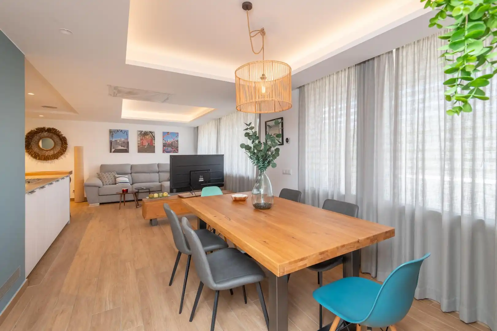 Dining room of Flat for rent in Girona  with Air Conditioner, Heating and Furnished