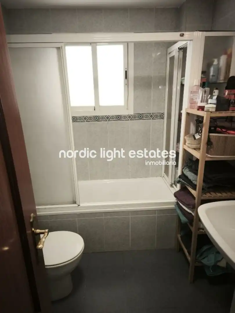 Baño de Piso en venta en Málaga con Terraza, Trastero y Piscina