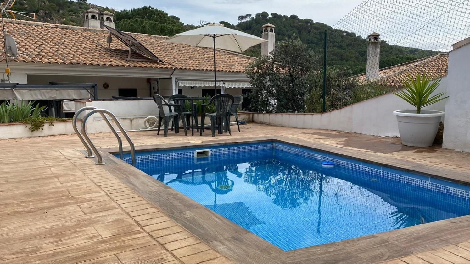 Swimming pool of Single-family semi-detached for sale in  Córdoba Capital  with Air Conditioner, Heating and Private garden