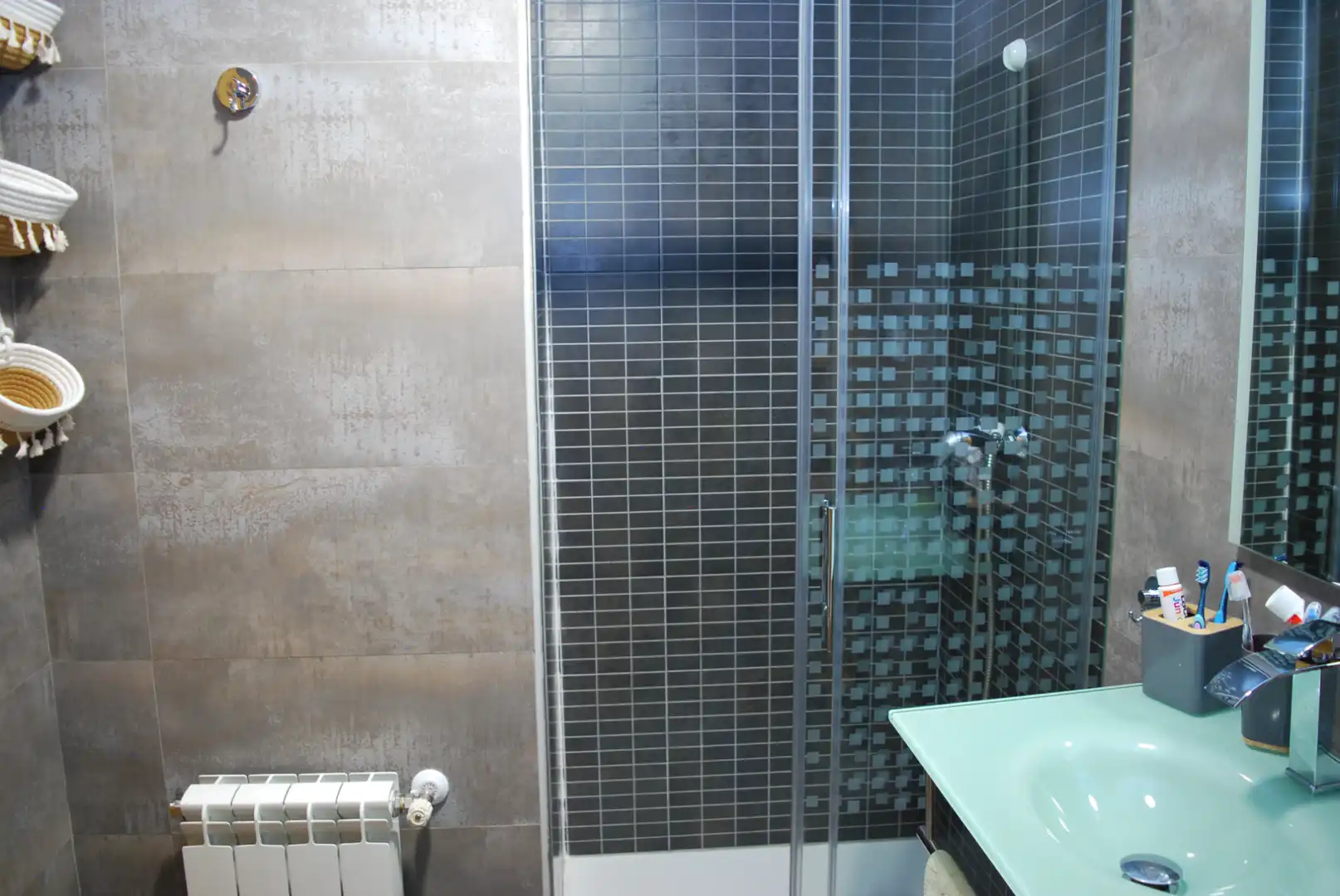 Badezimmer von Einfamilien-Reihenhaus zum Verkauf in Valdemorillo mit Privatgarten, Terrasse und Abstellraum