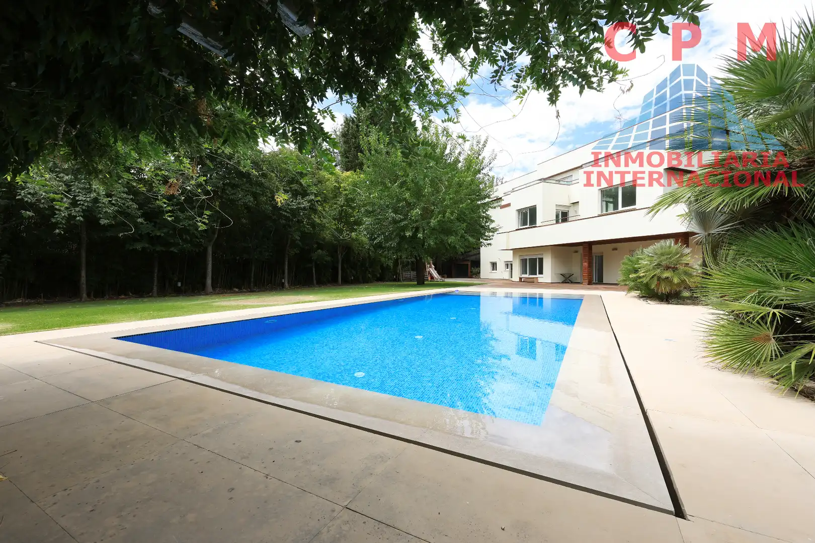 Piscina de Casa o xalet de lloguer en Madrid amb Aire condicionat, Calefacció i Jardí privat