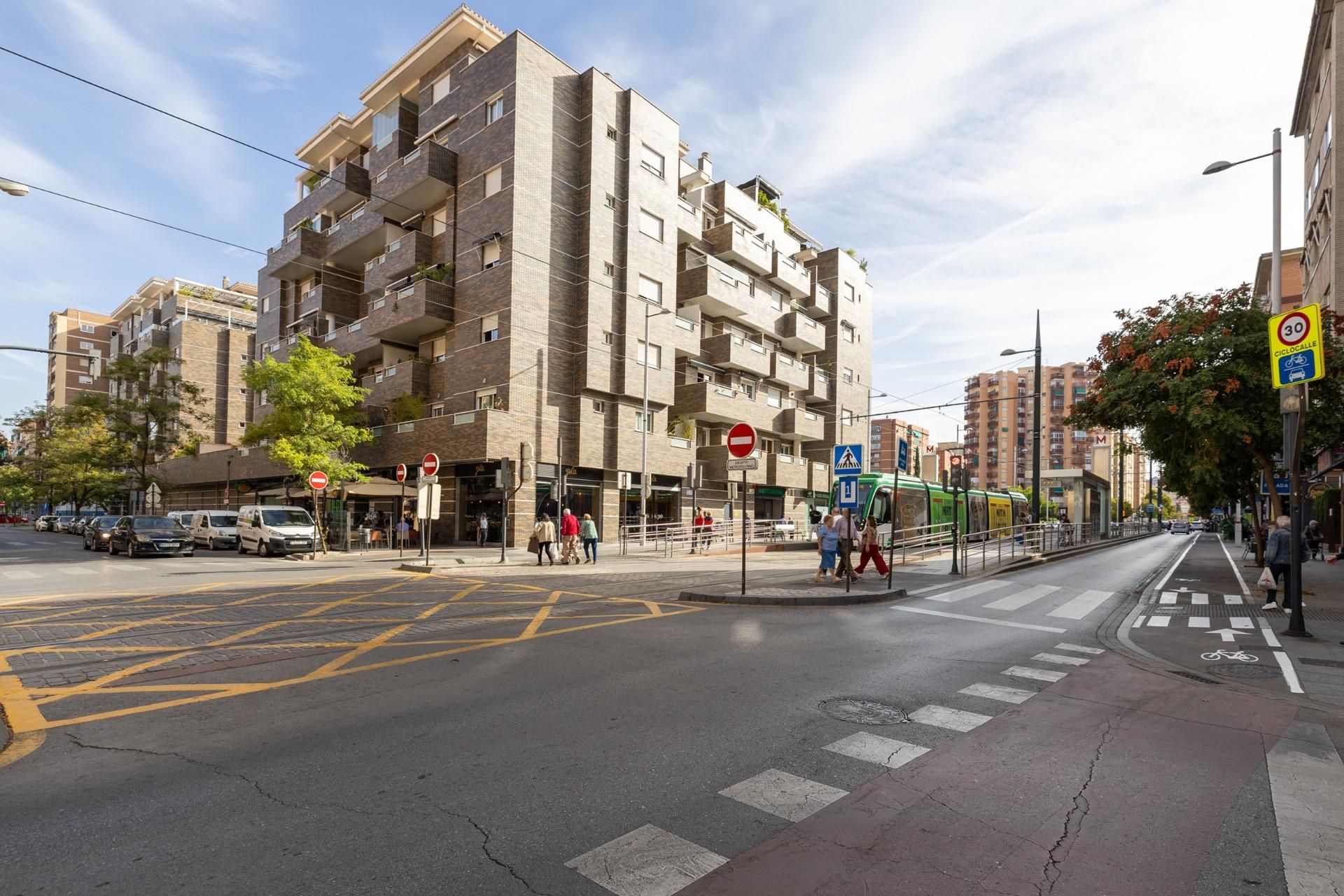 Exterior view of Flat for sale in  Granada Capital