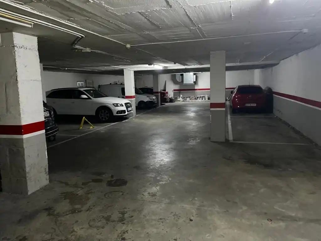 Parking with lift for sale in Carrer de Castella