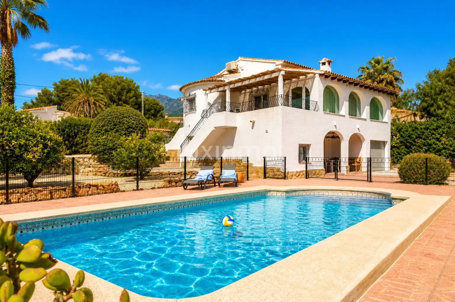 Schwimmbecken von Haus oder Chalet zum Verkauf in Altea mit Klimaanlage, Heizung und Terrasse