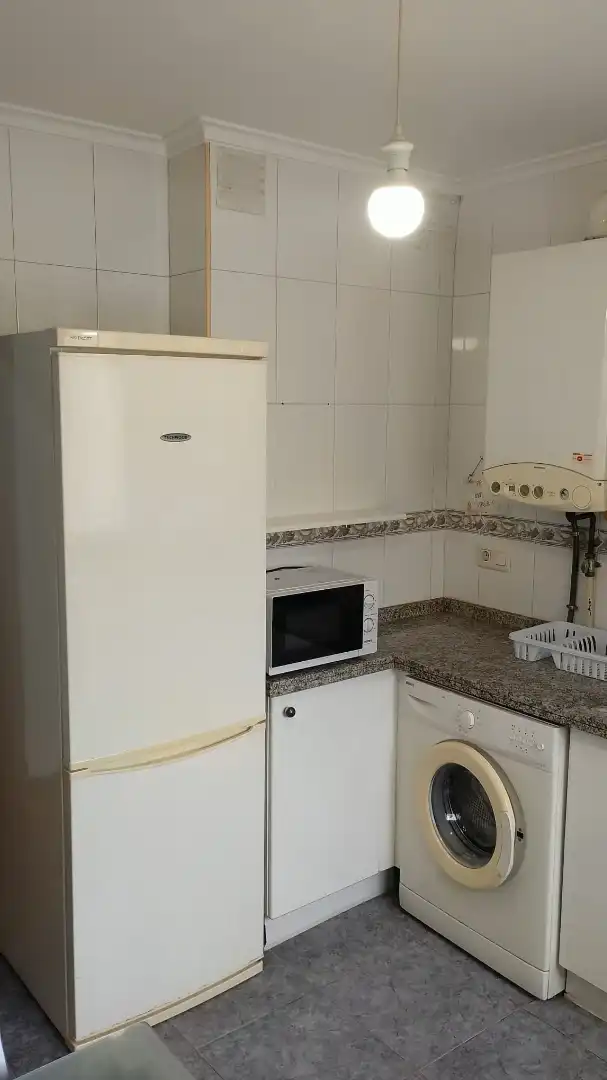 Cocina de Apartamento de alquiler en Oviedo  con Calefacción, Parquet y Amueblado