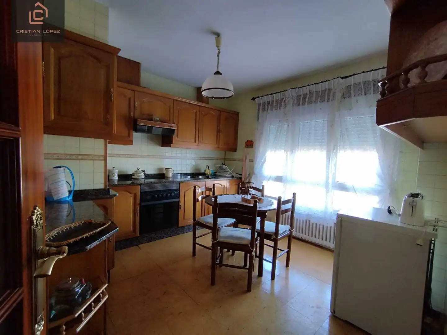 Cuina de Casa o xalet en venda en Abegondo amb Calefacció, Parquet i Terrassa