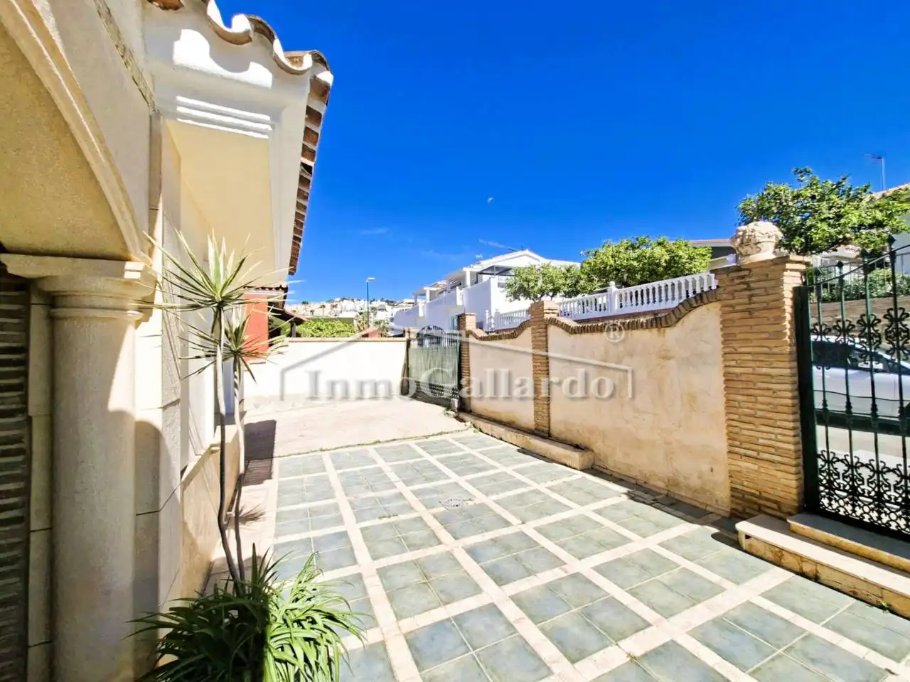 Exterior view of Houses for sale in Málaga  with Air Conditioner, Private garden and Parquet flooring