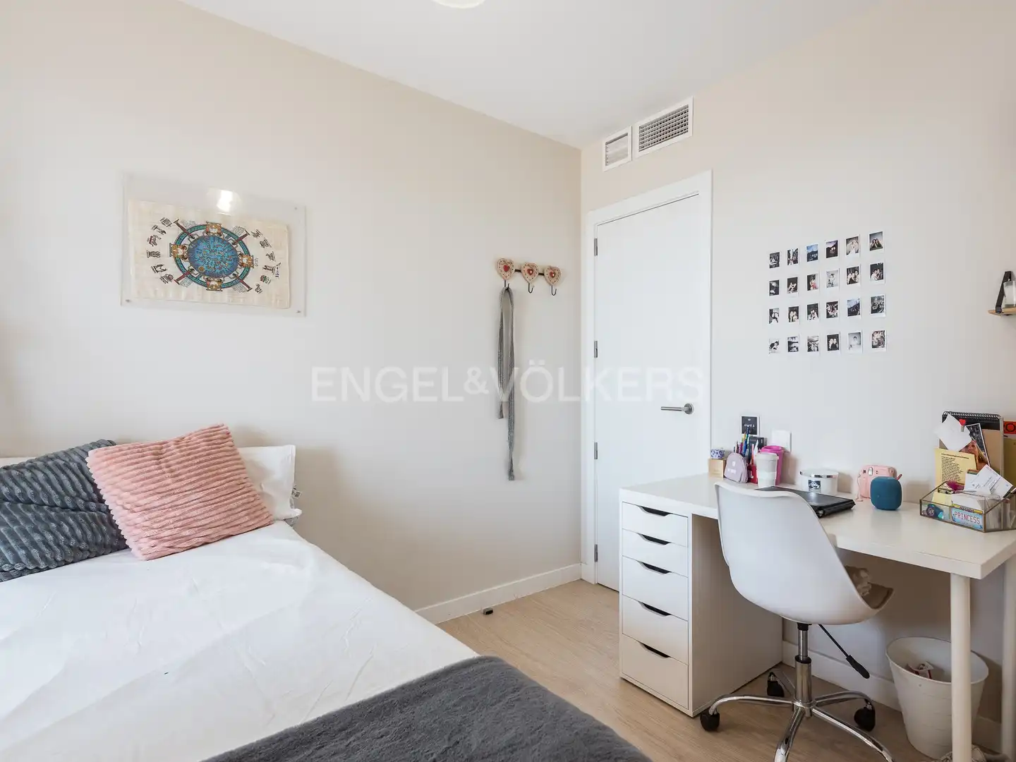Bedroom of Flat for sale in Barcelona  with Air Conditioner, Heating and Parquet flooring
