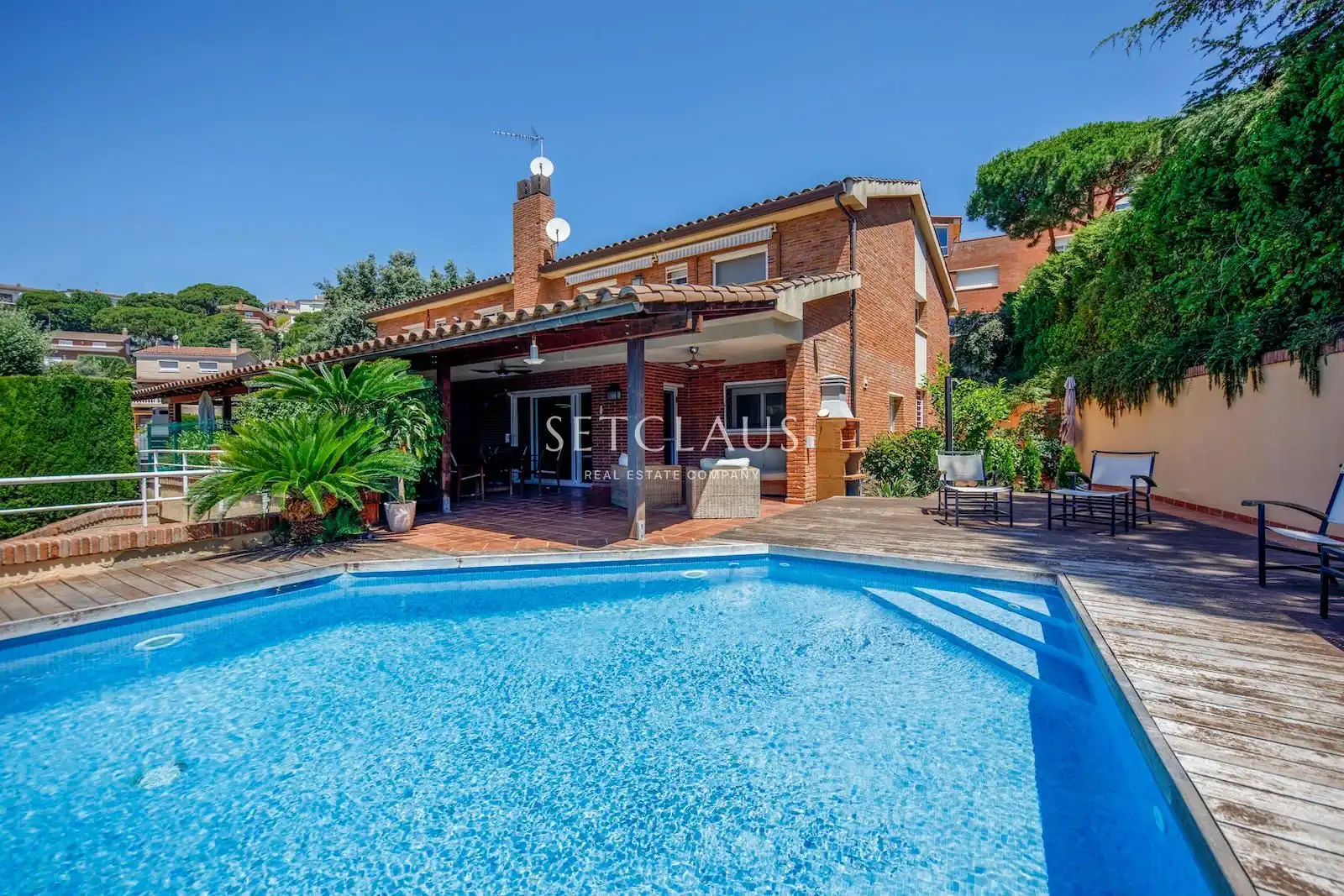 Casa bifamiliare con piscina in vendita a Teià