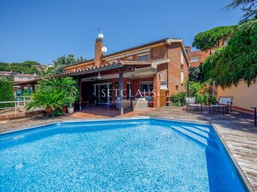 Maison jumelée avec piscine à vendre à Teià
