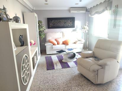 Living room of Flat for sale in  Granada Capital  with Air Conditioner and Balcony