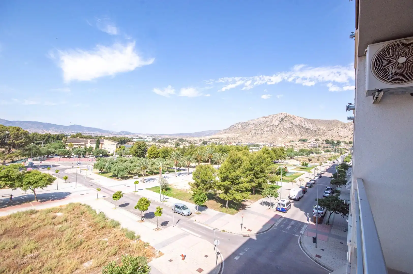 Vista exterior de Piso de alquiler en Elda con Aire acondicionado, Trastero y Amueblado