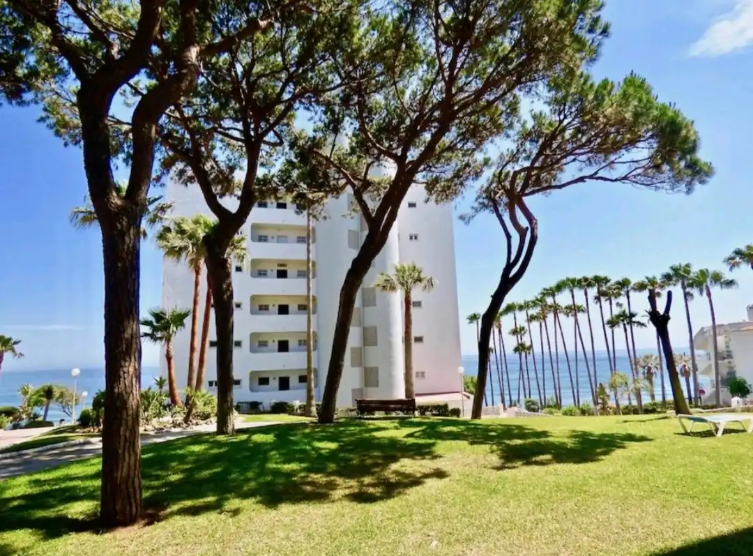 Exterior view of Flat for sale in Mijas  with Storage room, Furnished and Oven