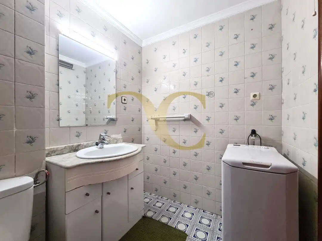 Baño de Piso en venta en Gijón  con Calefacción, Jardín privado y Terraza