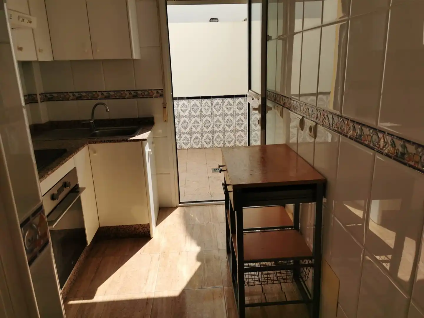 Semi-detached house with pool for sale in C/ Los Aztecas, imagen 3