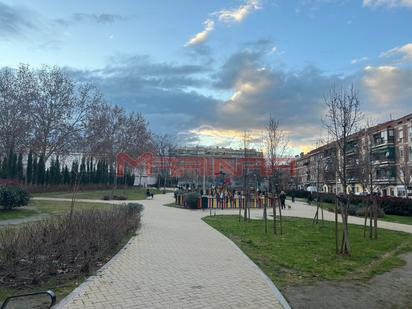 Vista exterior de Pis en venda en  Madrid Capital amb Terrassa i Balcó