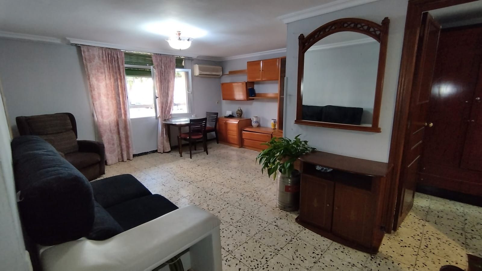 Sala d'estar de Pis en venda en  Sevilla Capital amb Aire condicionat