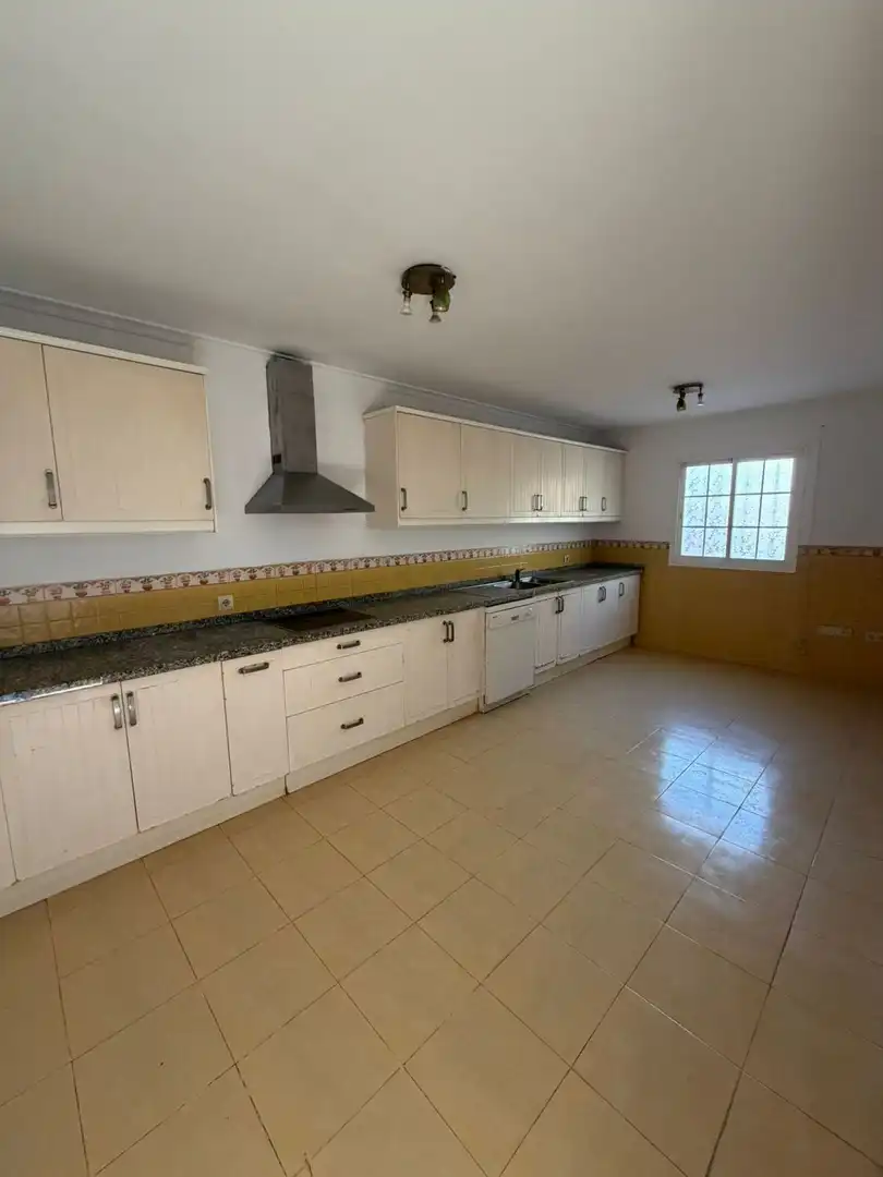 Cuina de Casa adosada en venda en Mijas amb Calefacció, Jardí privat i Terrassa