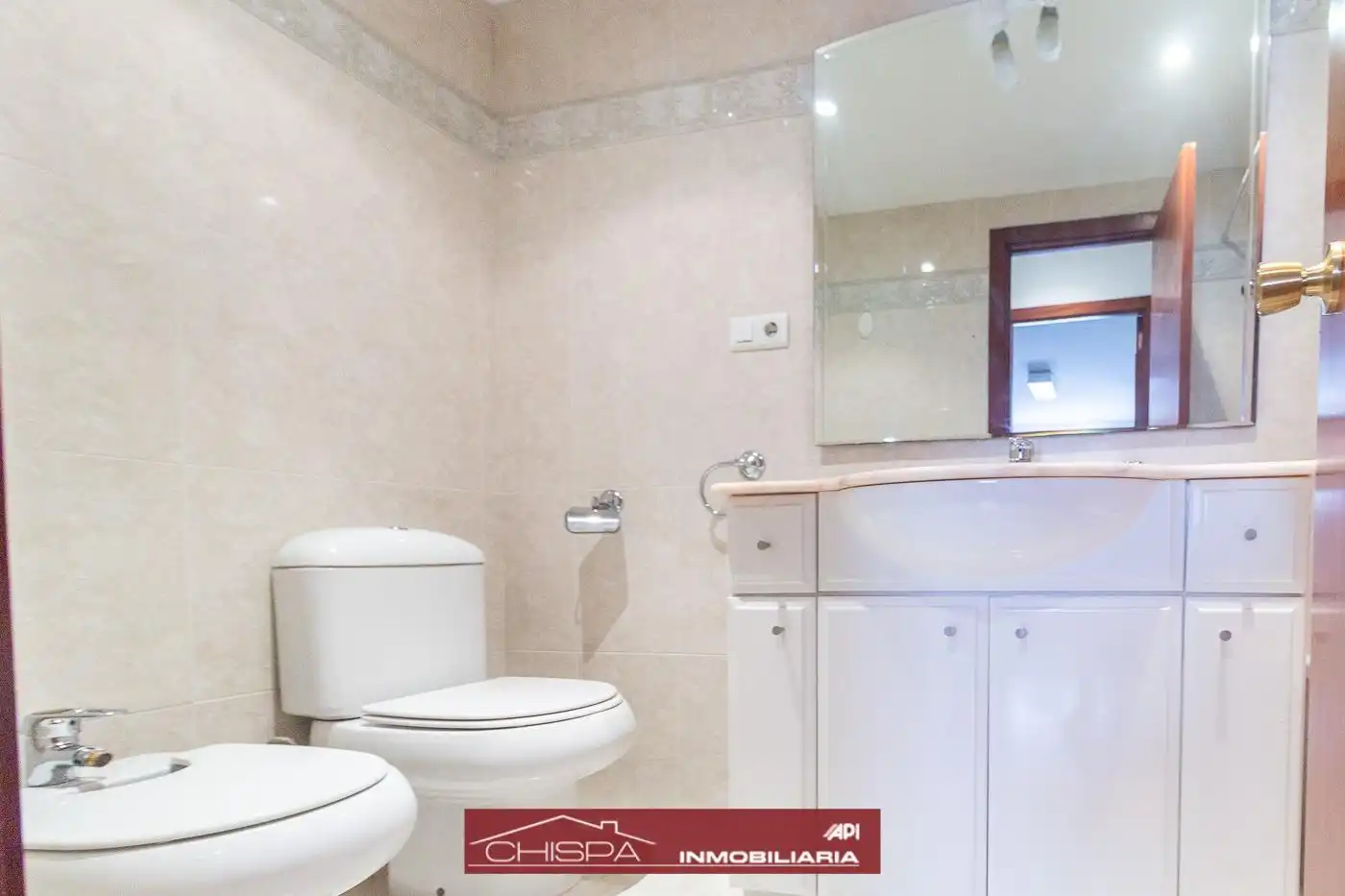 Baño de Piso en venta en Valencia con Calefacción y Balcón
