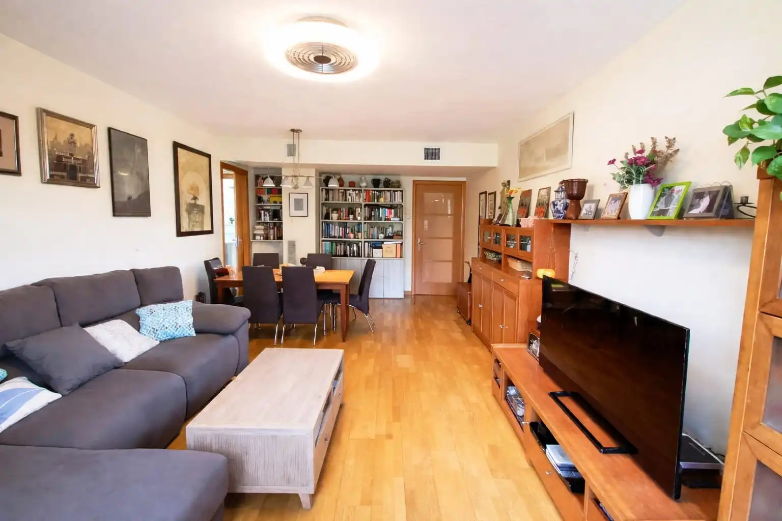 Sala de estar de Piso en venta en Molins de Rei con Aire acondicionado, Calefacción y Parquet