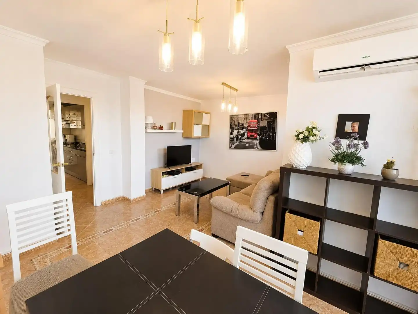 Sala d'estar de Pis de lloguer en Málaga amb Aire condicionat i Moblat