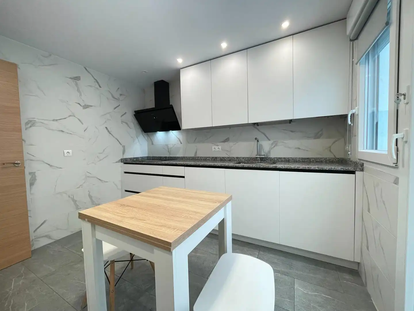 Cocina de Apartamento de alquiler en Ponferrada con Calefacción, Terraza y Trastero