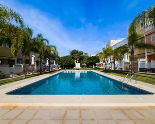 Piscina de Casa adosada en venda en Guardamar del Segura amb Aire condicionat, Calefacció i Jardí privat