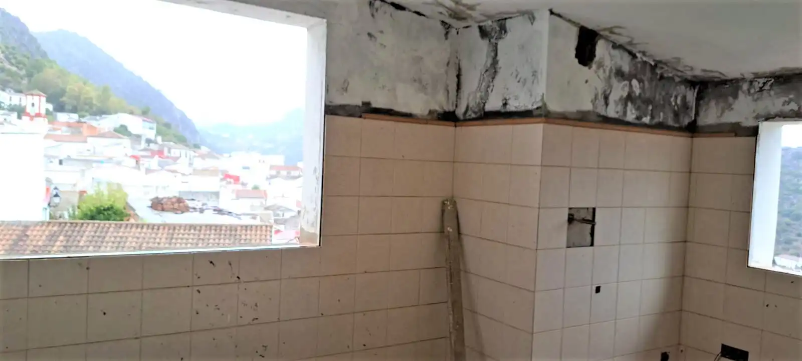 Bany de Casa adosada en venda en Benaoján