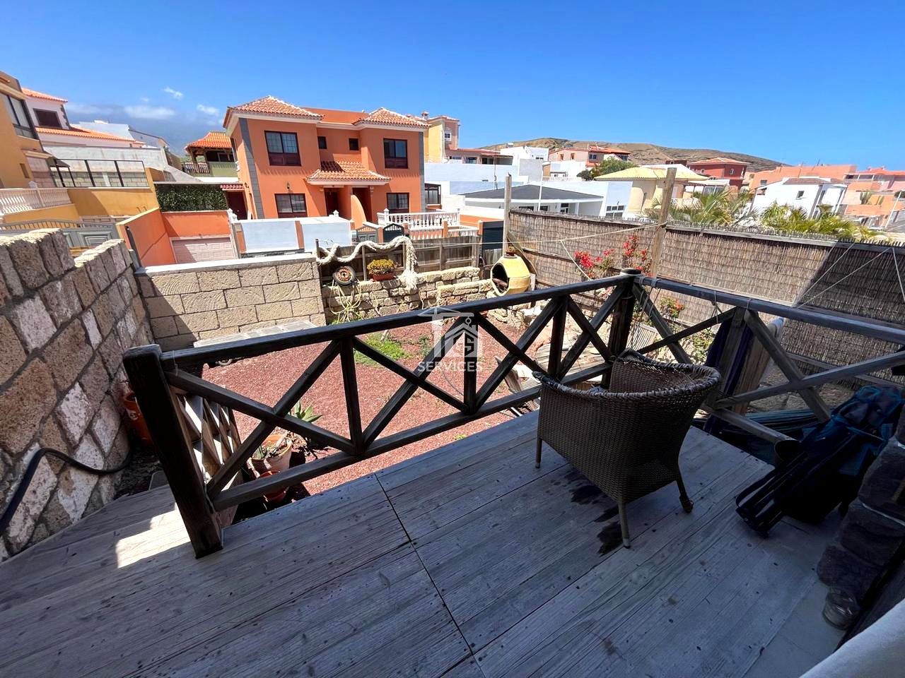 Vista exterior de Pis en venda en Granadilla de Abona amb Jardí privat, Terrassa i Moblat