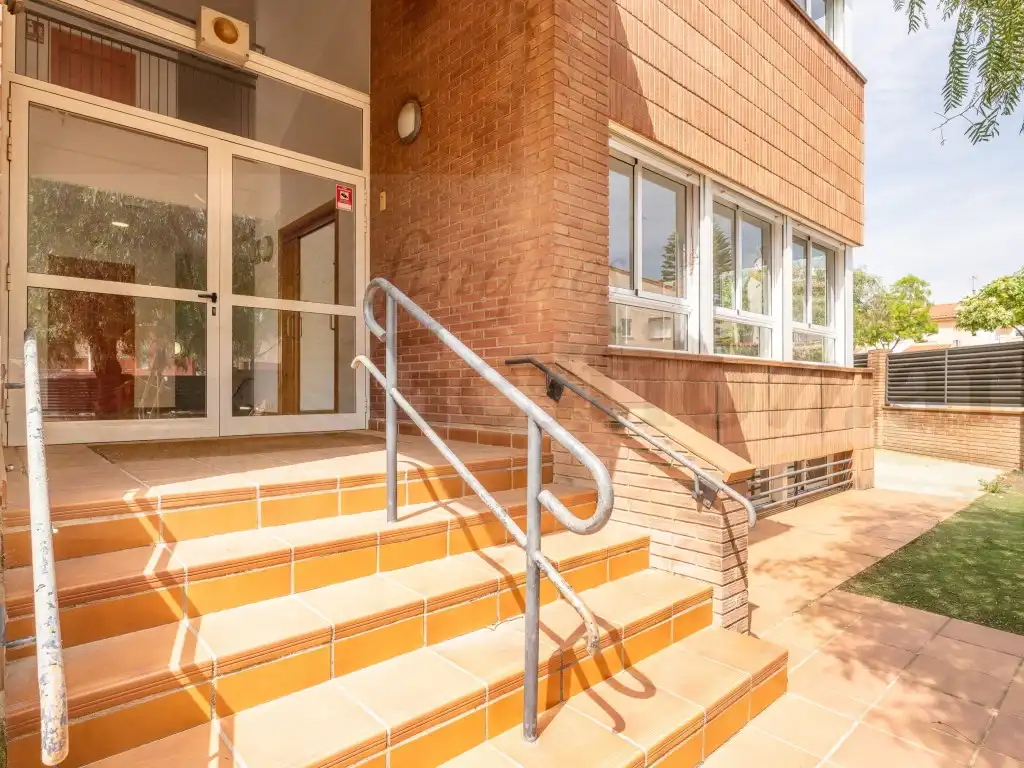 Exterior view of Commercial properties for sale in Cambrils