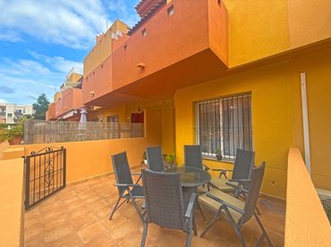Maison mitoyenne avec piscine à vendre à Cabo Roig