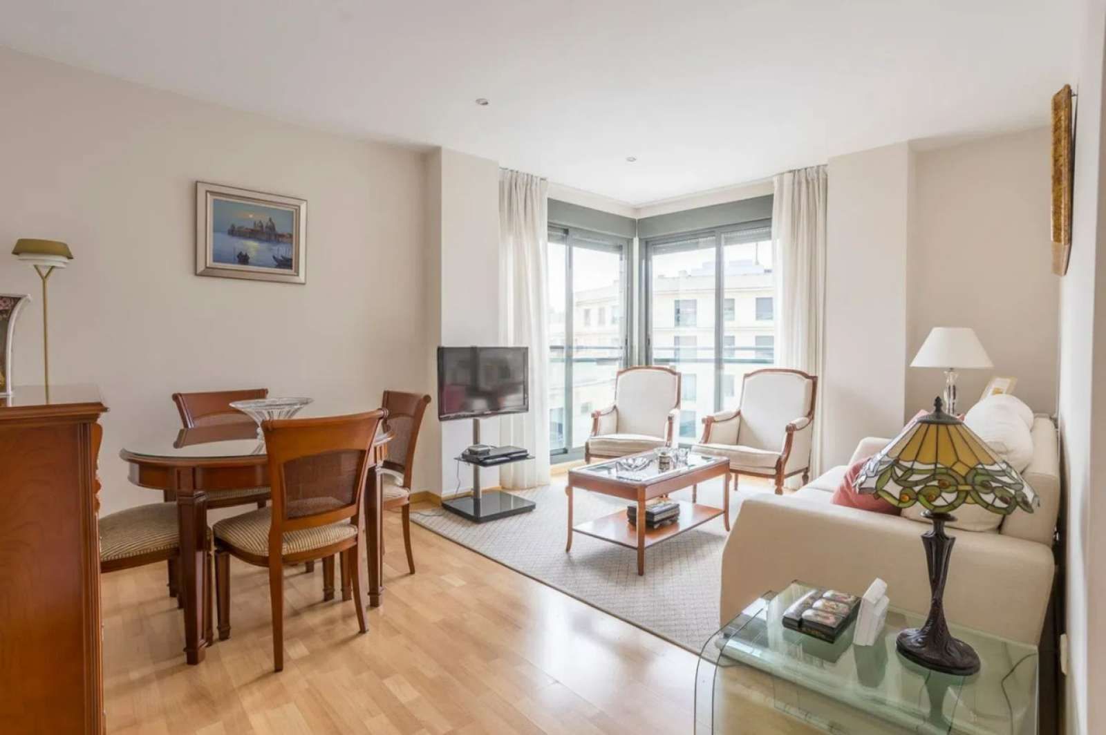 Sala d'estar de Apartament per a compartir en  Madrid Capital amb Aire condicionat, Terrassa i Moblat
